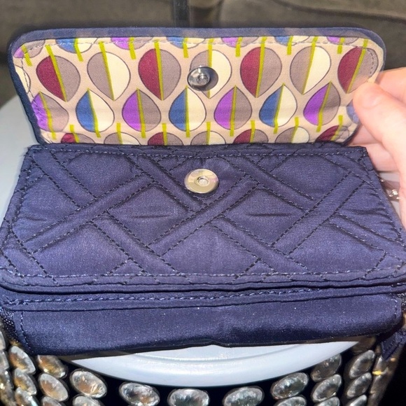 Vera Bradley Classic Navy RFID All in One Crossbody zip around wallet /Wristlet - Picture 5 of 8